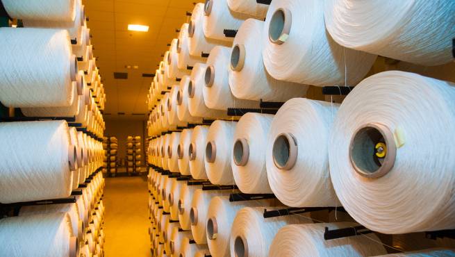 Materiales para Uniformes Industriales Sostenibles 2026